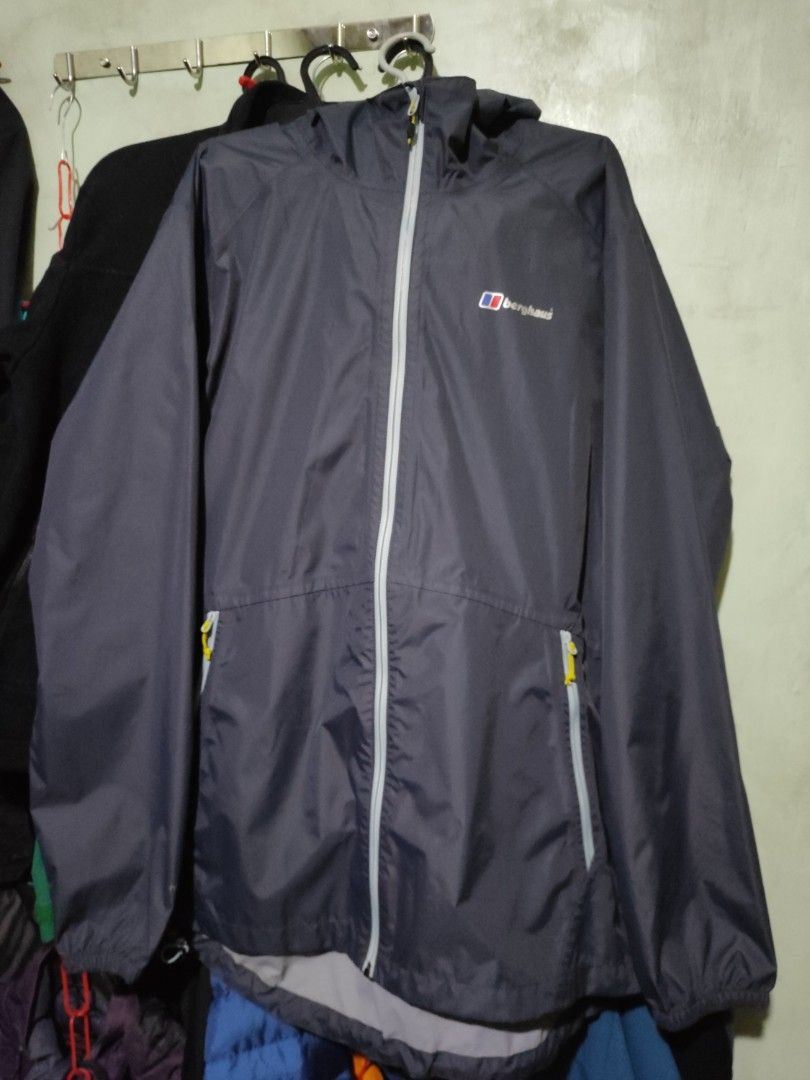 Berghaus deluge light on sale shell jacket