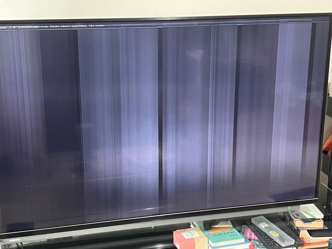Broken toshiba 55 inch tv, TV & Home Appliances, TV & Entertainment, TV