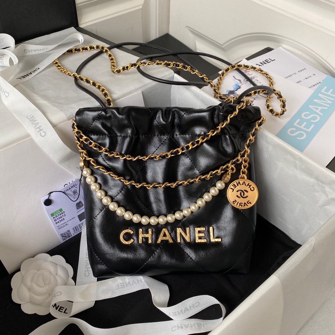 平出Chanel 22mini bag珍珠鏈條手袋, 名牌, 手袋及銀包- Carousell