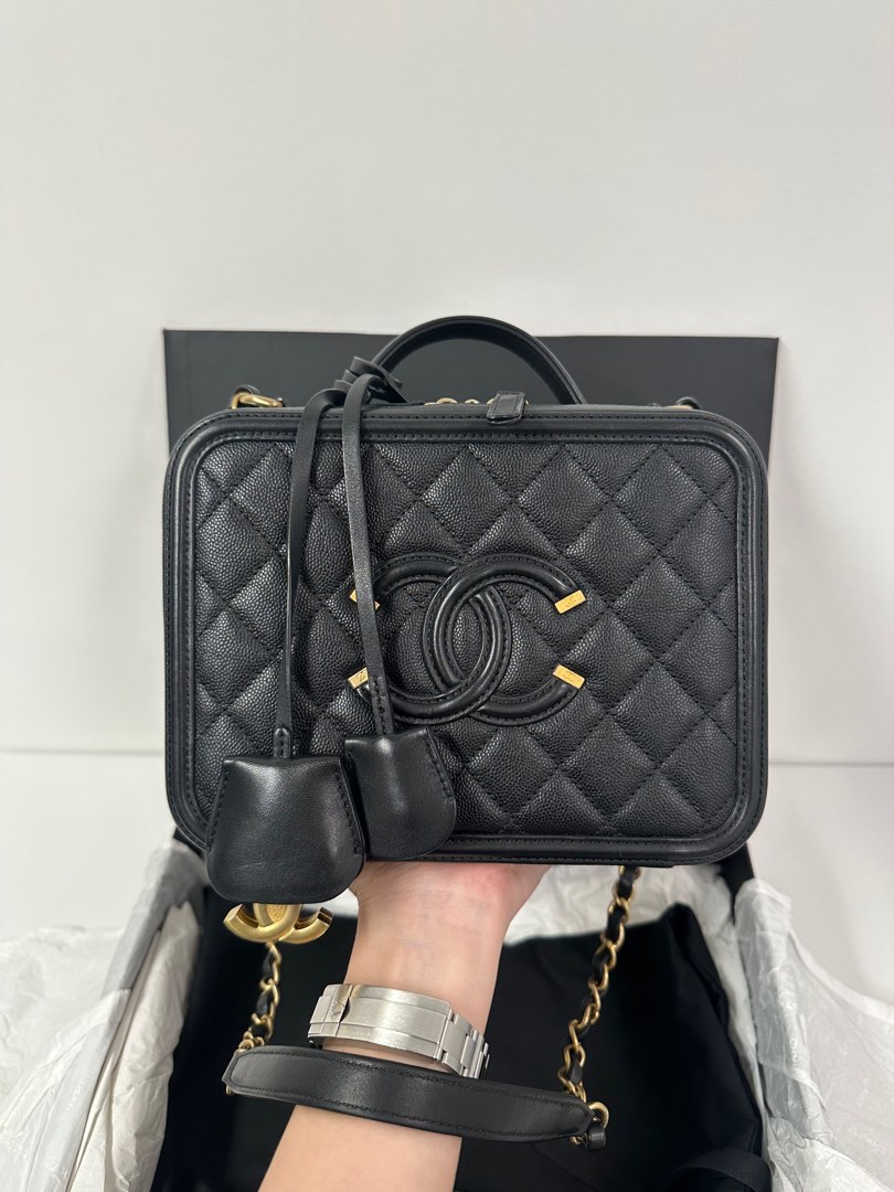 Chanel vanity case 21 store