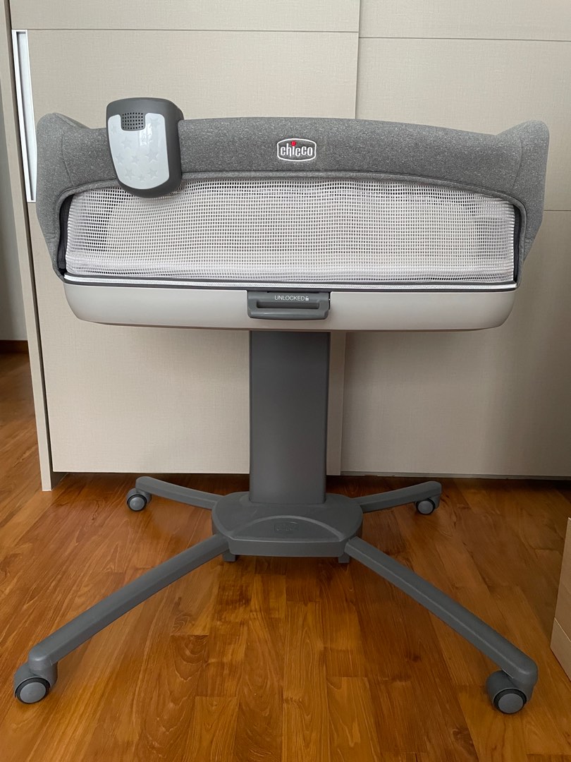 Chicco close to you 3 in 1 bassinet cosleeper Babies Kids Baby