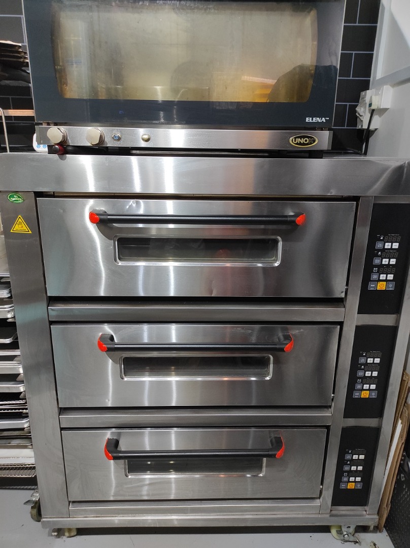 Commercial Deck Oven, 3 decks, 2 trays per deck, TV & Home Appliances