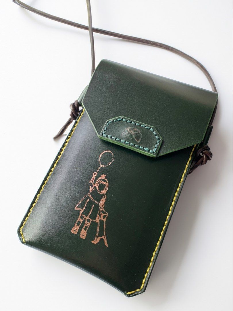 Cell phone outlet bag