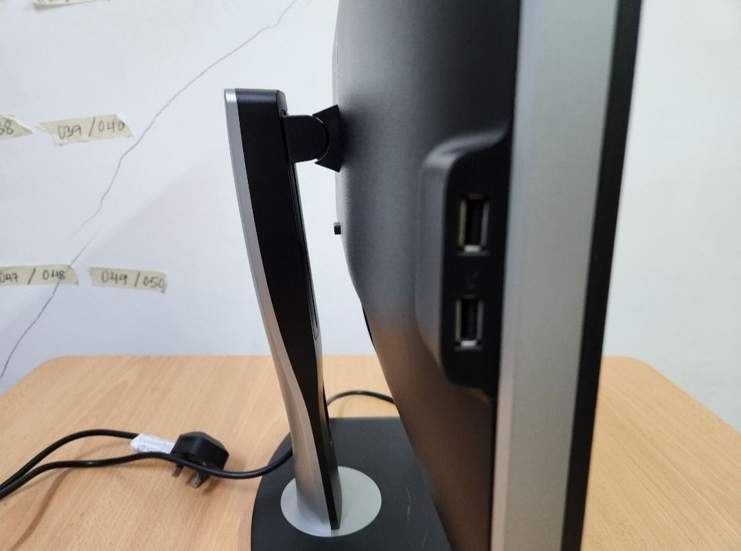 Dell 23" Monitor Screen, Computers & Tech, Parts & Accessories, Monitor ...