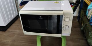 Electrolux 20L microwave