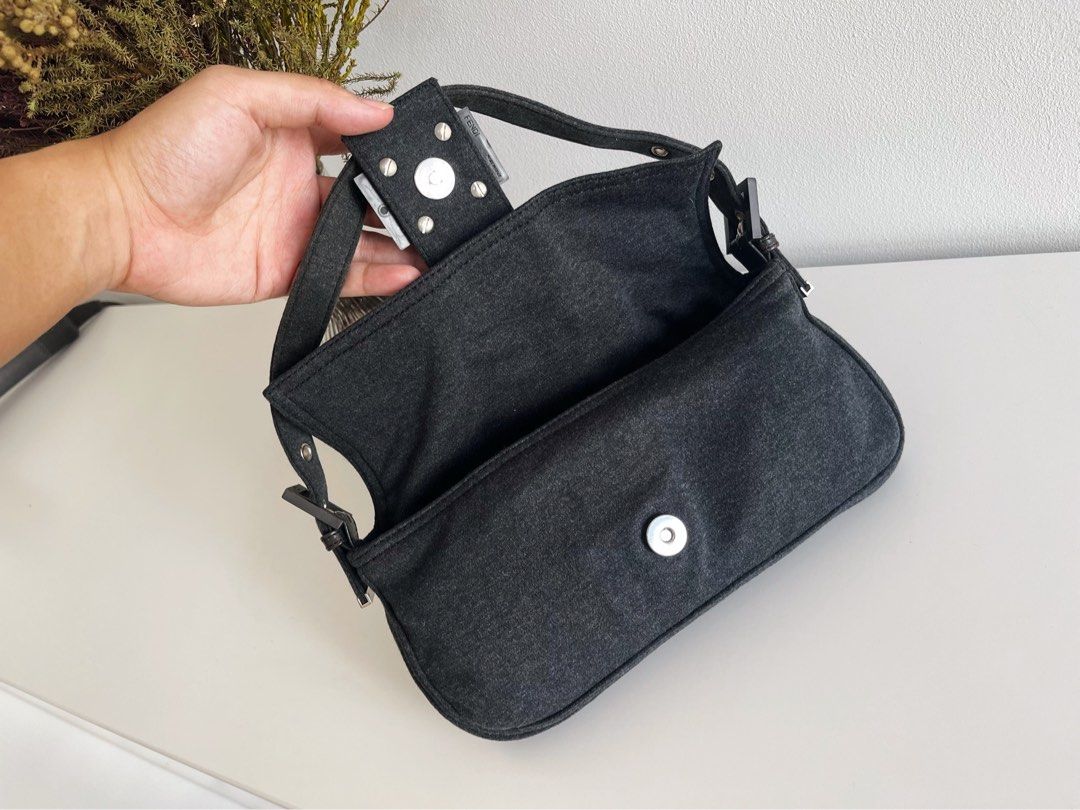 Baguette cloth handbag Fendi Black in Cloth - 29220369