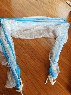 Foldable mosquito bed net