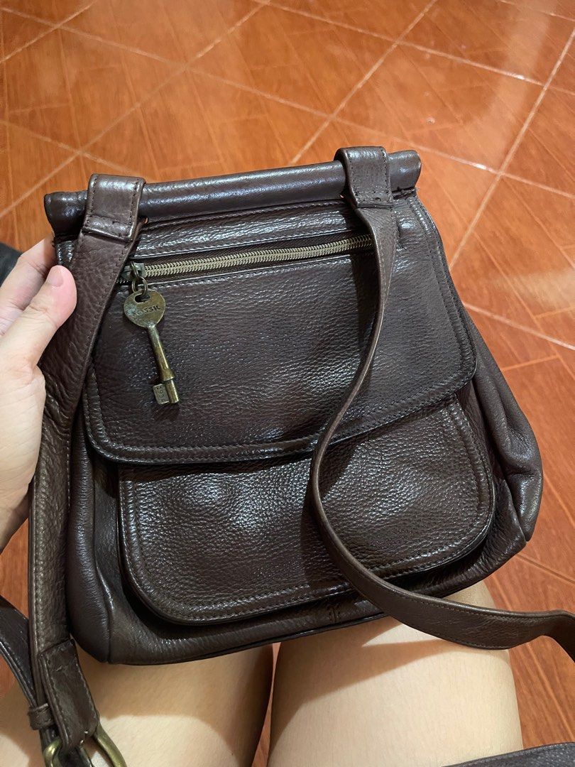 FOSSIL 75082 Vintage Brown Leather Crossbody Handbag/ Purse With Key &  Charm | eBay