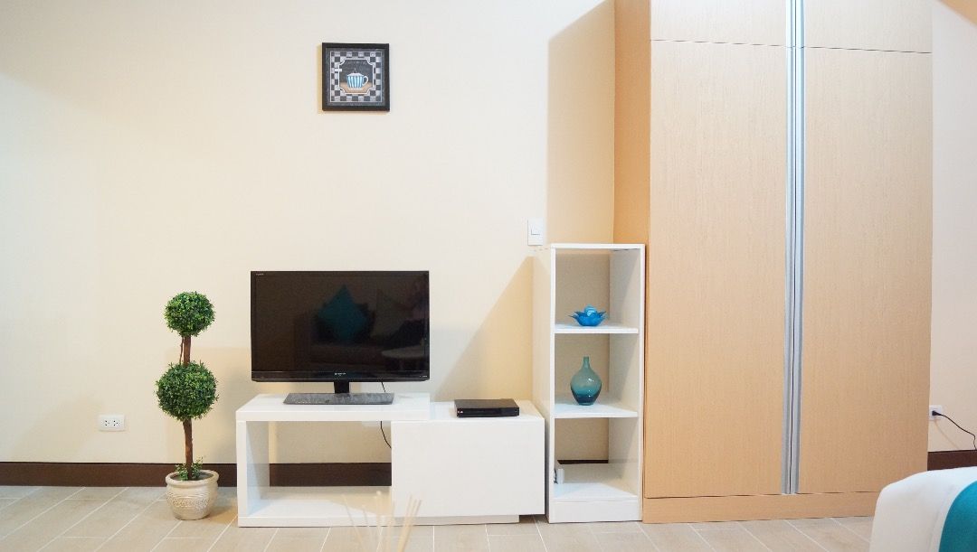 Fully furnished Studio unit in Two Central, Makati for Sale (15K