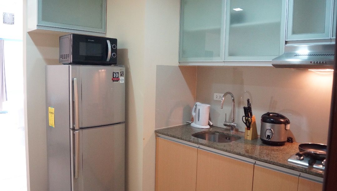 Fully furnished Studio unit in Two Central, Makati for Sale (15K