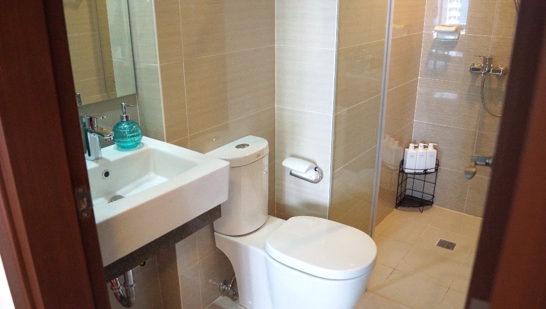 Fully furnished Studio unit in Two Central, Makati for Sale (15K