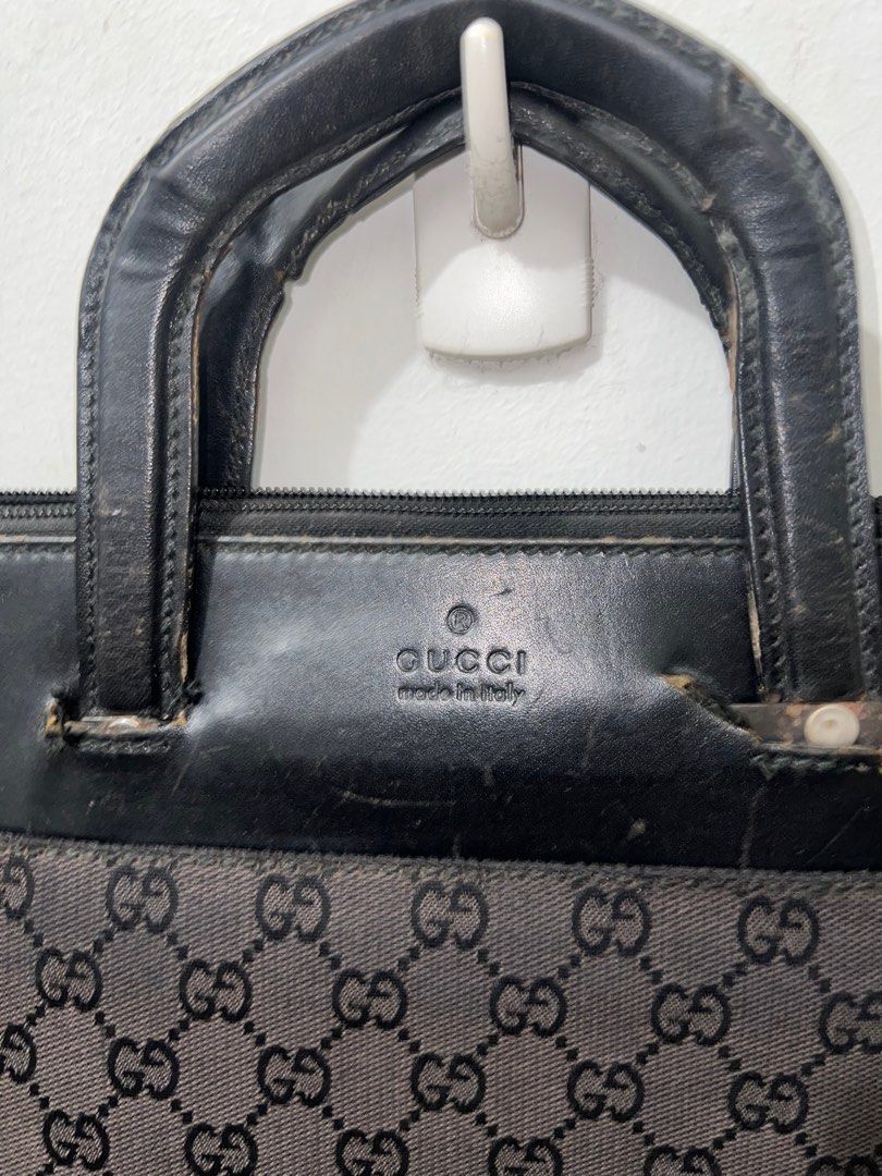 Gucci Project Bag (Category: Luxury Bags & Wallets) located in Quezon City. Submitted by rnbhits (Listing ID 1257393936, Image 2). Description: Gucci Document Project Bag Clean inside.