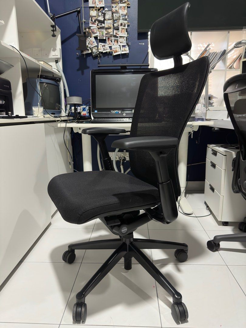 Haworth zody with original headrest, Furniture & Home Living, Furniture, Chairs on Carousell