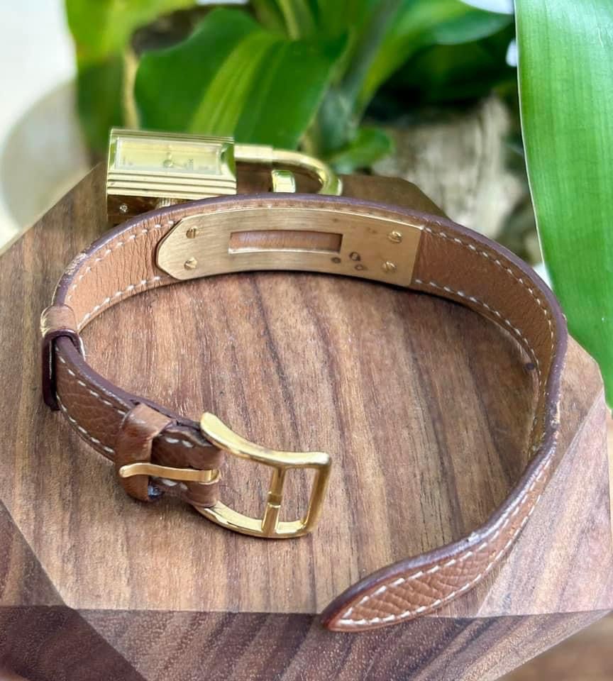 Hermes Kelly watch (Category: Luxury Watches) located in Santiago. Submitted by dobongsoon (Listing ID 1257441461, Image 3). Description: Japan🇯🇵preloved watch,💯 guaranteed original Shop with confidence We are BIR and DTI registered seller HÈRMES KELLY ▪️stainless steel /genuine leather strap ▪️quartz movement ▪️swiss made ▪️with engrave serial number at the back ▪️excellent used condition ▪️up to large large wrist ◾️unit pouch and box only ▪️
