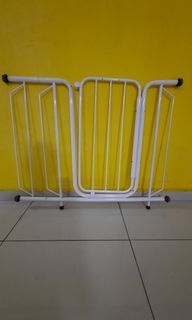 Kids safety gate (adjustable)