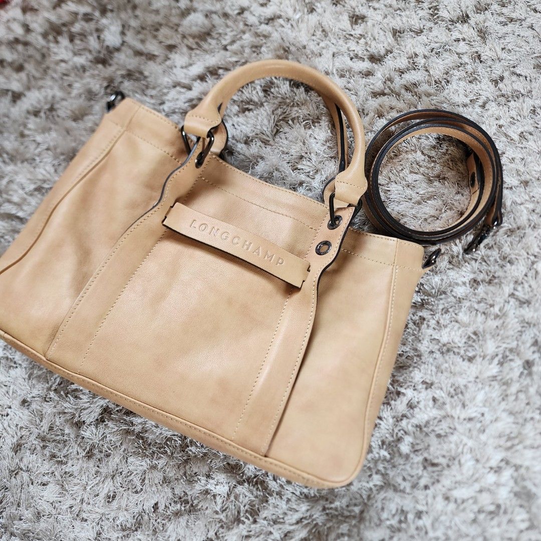 Longchamp 3D camel