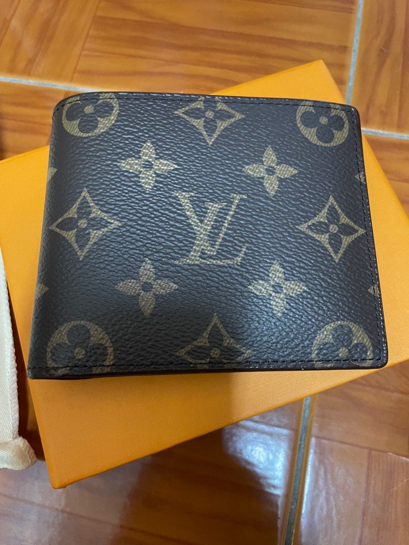 Louis Vuitton Monogram Mens Bifold Wallet
