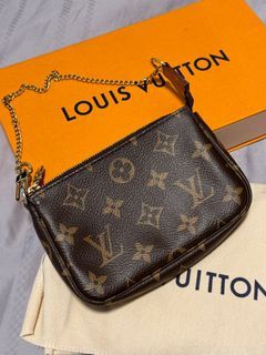 LV Louis Vuitton Multi Pochette Green strap, Luxury, Bags & Wallets on  Carousell