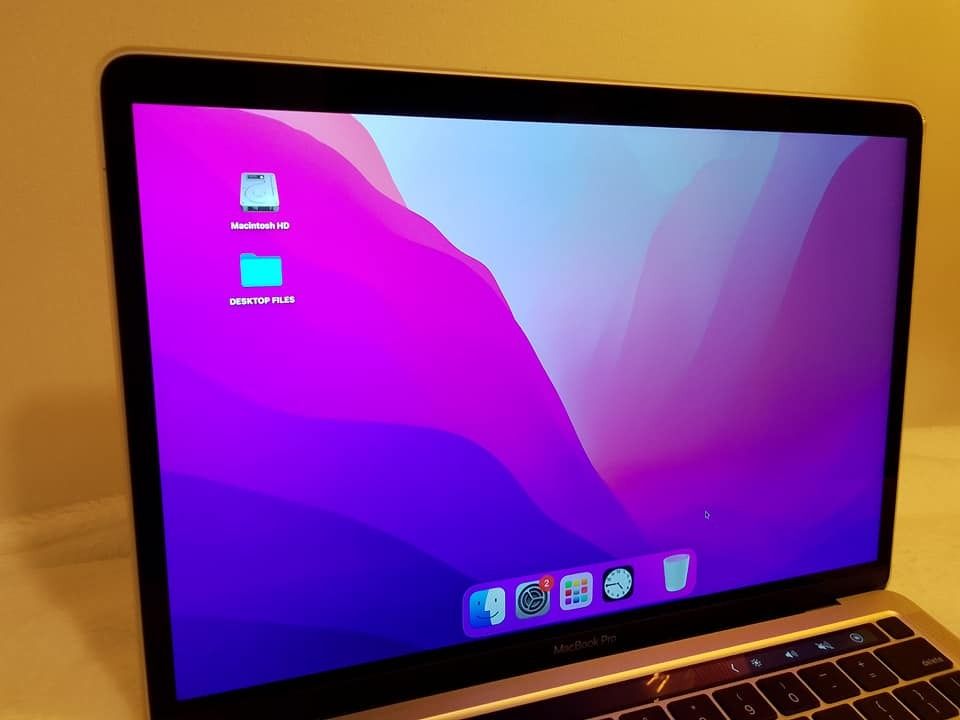 Macbook Pro M2 2022 512gb (Category: Laptops & Notebooks) located in Quezon City. Submitted by carou89803 (Listing ID 1257354253, Image 2). Description: Macbook Pro M2 2022 512gb Apple MacBook Pro (13-inch M2 Chip 2022 8-core CPU and 10-core GPU) Silver 512 GB Cycle Count : 24% RFS: Need cash for upgrading to Max Lady Owned No scratches and dents about 98% Keyboards are intact. With box and receipts Bought in inbox apple store last Feb Already In