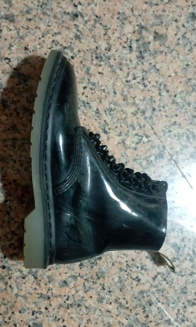 Dr martens on sale shiny boots