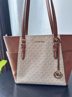 Michael kors charlotte large zip tote + trifold wallet signature bl