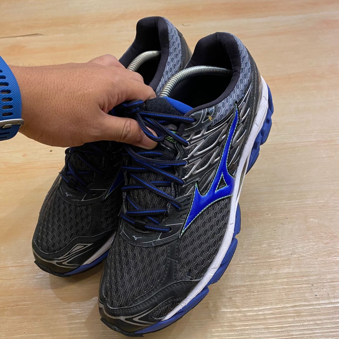 Mizuno Wave Paradox 4 Men s Fashion Footwear Sneakers on Carousell