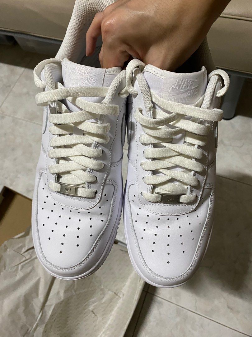 White nike air force 1 07 store