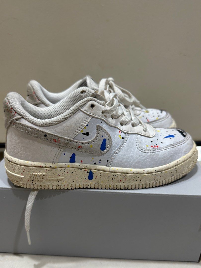 Nike Air Force 1 Lv8 size 2Y White Paint Splatter Sneakers DJ2599-100