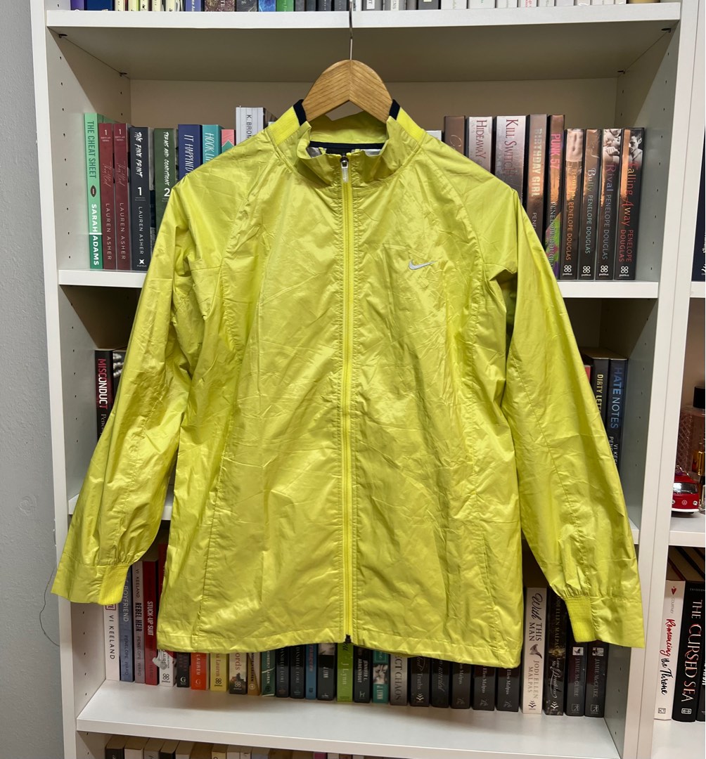 Nike Waterproof Windbreaker, Men's Fashion, Activewear on Carousell