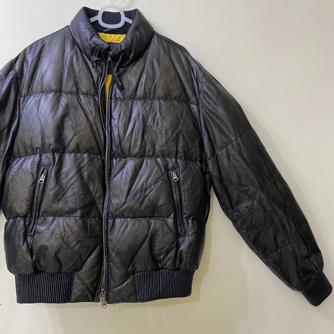 Black puffer jacket with yellow lining discount