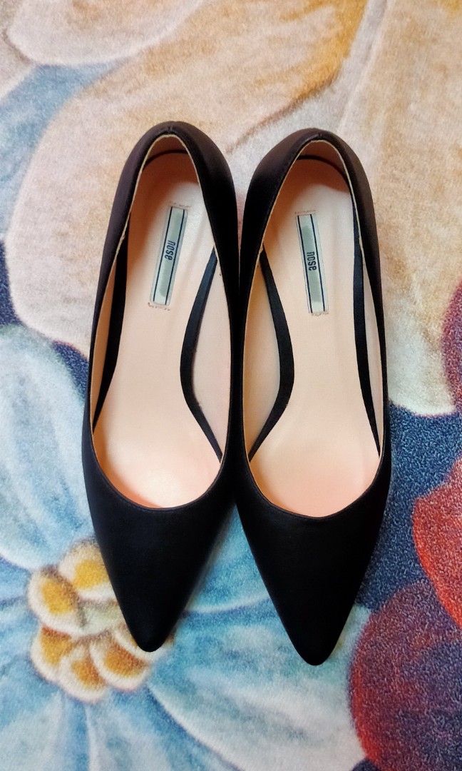 NOSE SHOES, Women's Fashion, Footwear, Heels on Carousell