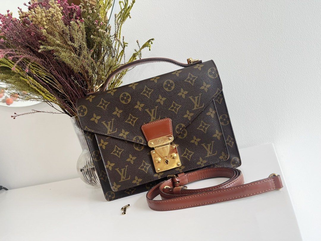 Why you should buy the Vintage Louis Vuitton Monceau  Vintage Designer Bag  review,Try on, What fits 
