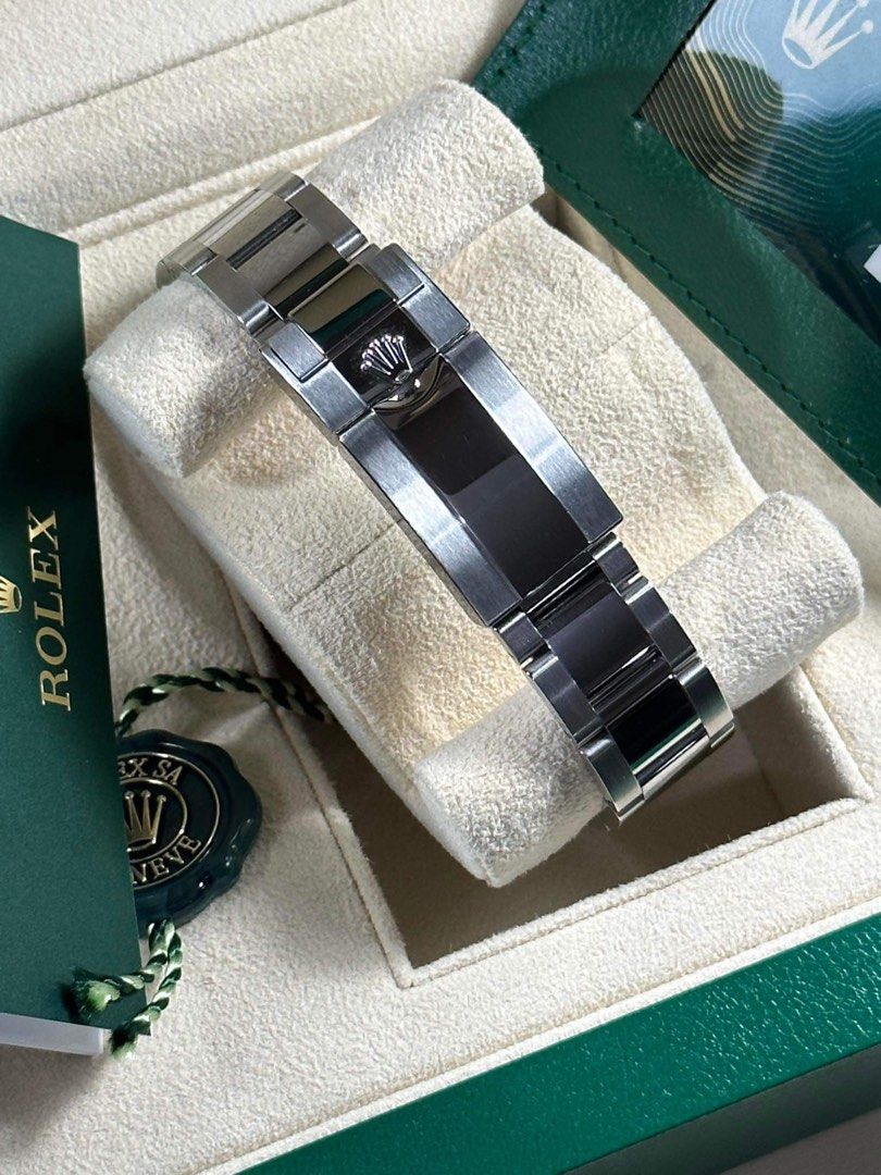 ROLEX 2021 GMT Master 2 BATMAN (Category: Luxury Watches) located in Pasig City. Submitted by Watchaholics (Listing ID 1257410573, Image 3). Description: ROLEX 2021 GMT Master 2 BATMAN -Ref 126710BLNR -Year model 2021 -9.5/10 almost bnew condition -Complete full set For 888k You may DM or contact @ 09615077138 Thanks admin😉.