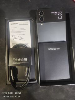 Samsung Galaxy Z Flip 4 256gb Black! Garansi RESMI SEIN MULUS LIKE NEW