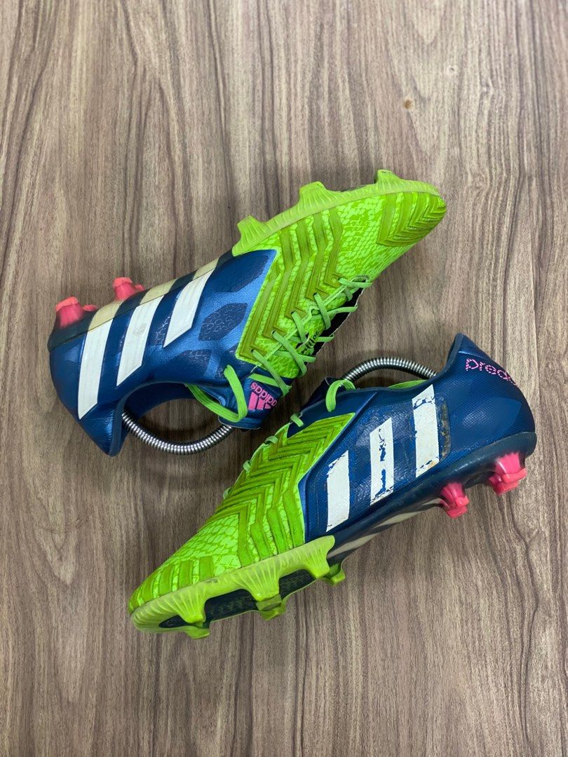 Sepatu bola adidas predator on sale instinct