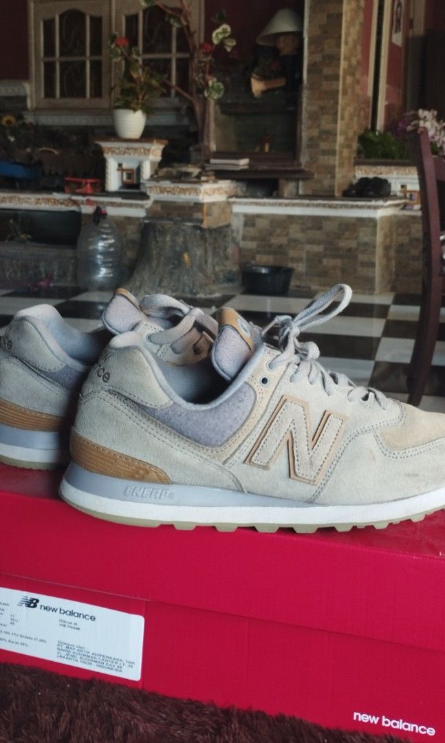 Sepatu NB 572