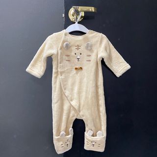 (Category: ) located in . Submitted by fun_wardrobe (Listing ID 1257430088, Image 1). Description: .