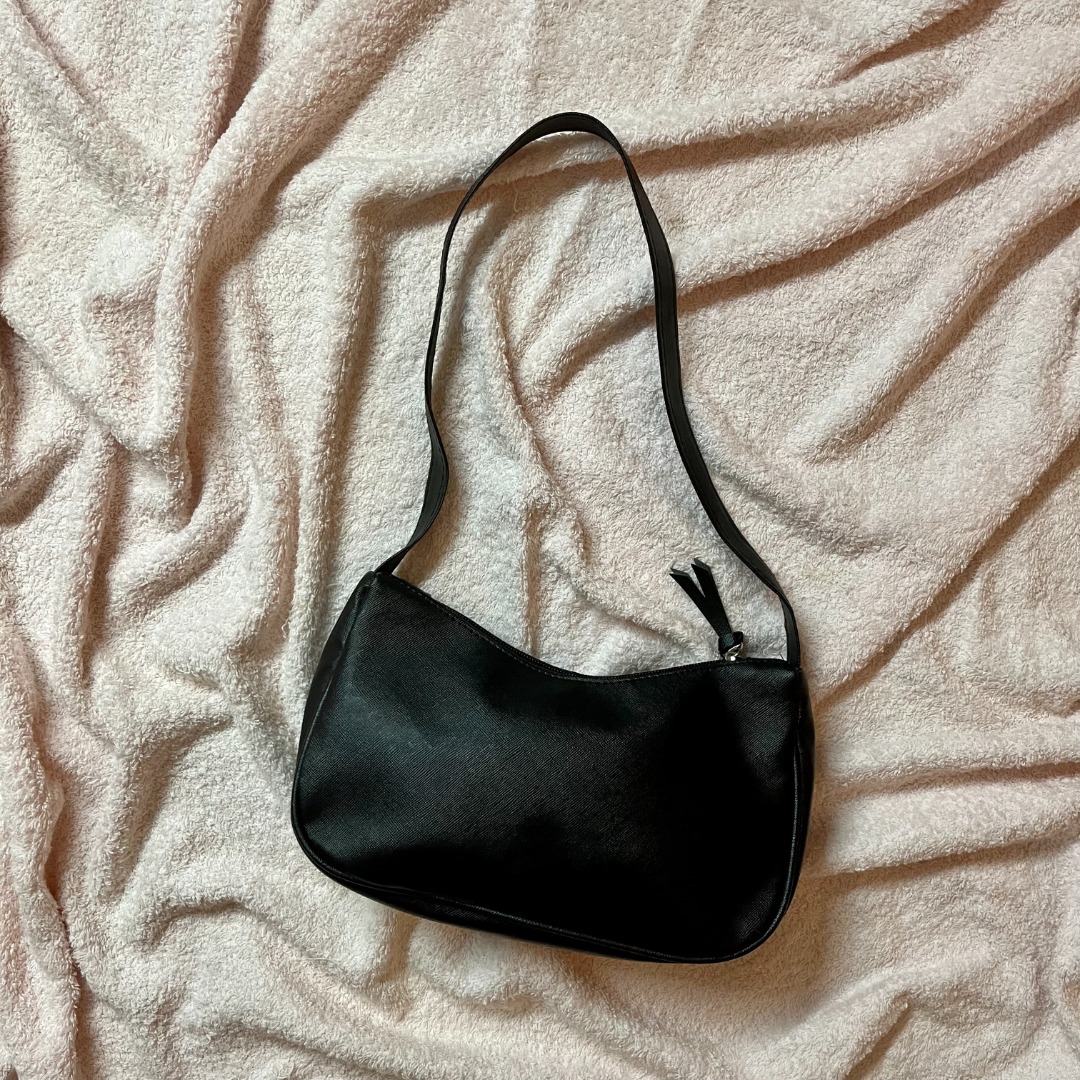 small black shoulder bag, Women's Fashion, Bags & Wallets, Shoulder