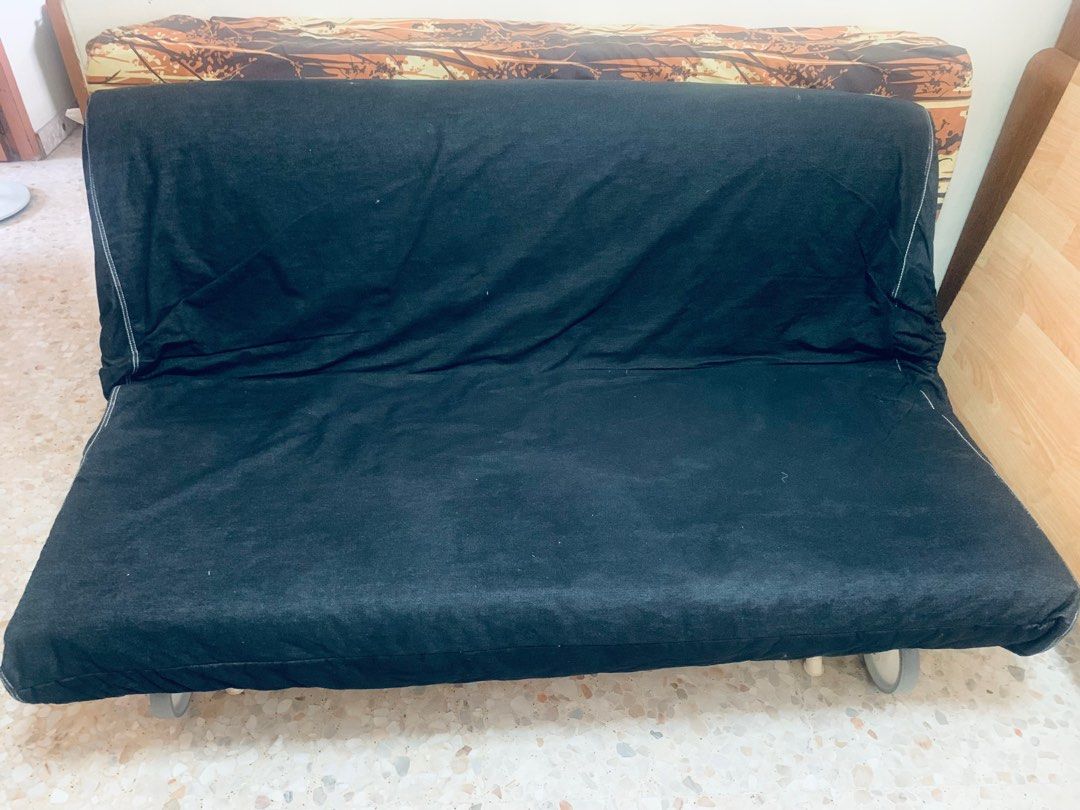 Sofa bed (Category: Sofas) located in Singapore. Submitted by xtp005 (Listing ID 1257374151, Image 1). Description: Sofa bed that easily fold down n back. When folded down, bed size 162x209cm(64x82 inches). Strong metal frame..