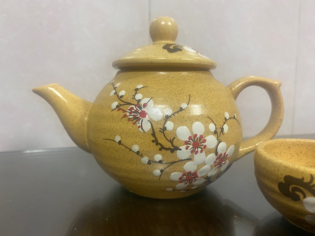 Teapot set with six cups, Furniture & Home Living, Kitchenware