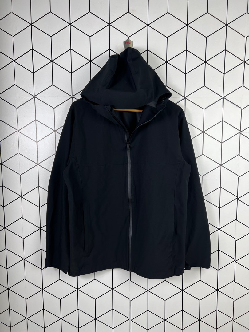 Uniqlo jacket waterproof, Men's Fashion, Coats, Jackets and Outerwear on Carousell