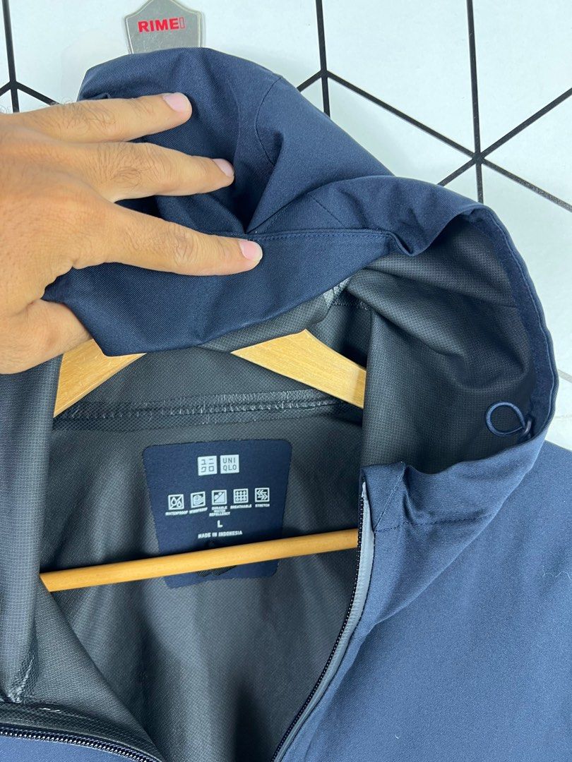 Uniqlo jacket waterproof, Men's Fashion, Coats, Jackets and Outerwear on Carousell