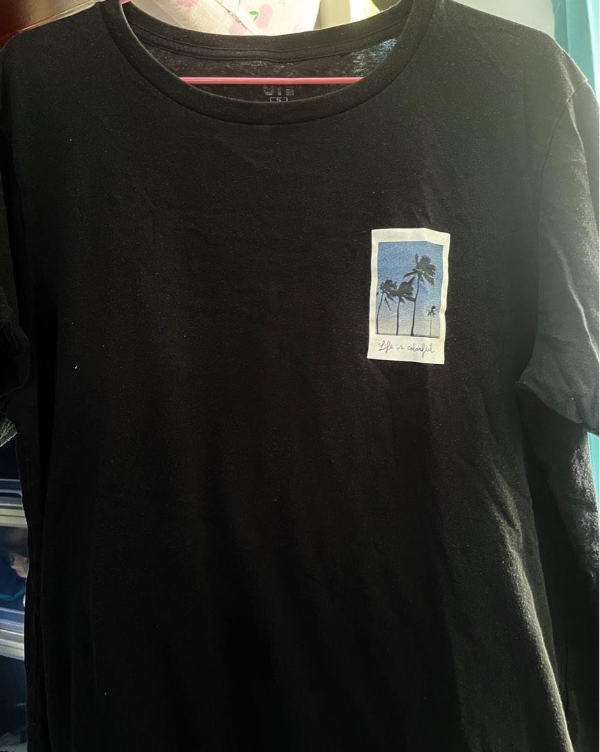 Uniqlo 黑色短袖T恤, 女裝, 上衣, T-shirt - Carousell