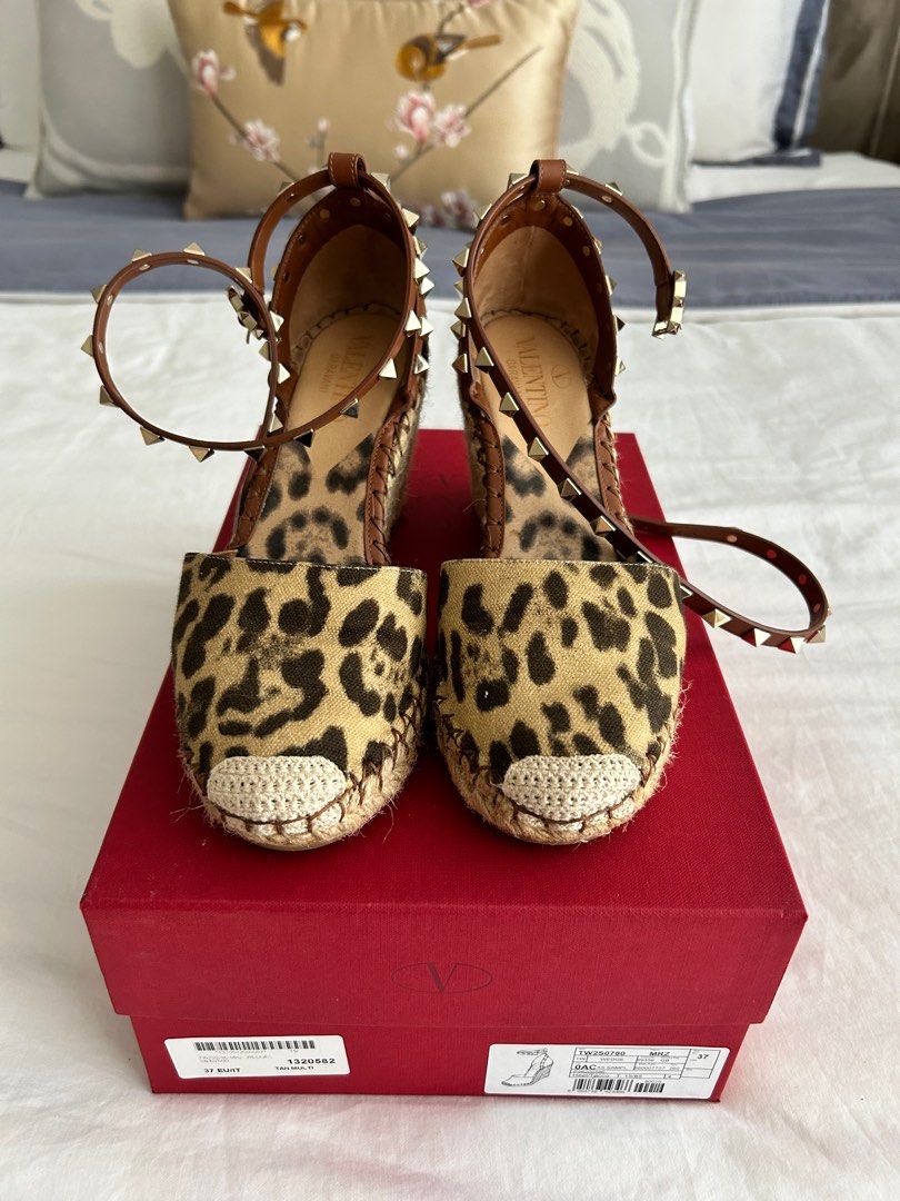 Valentino rockstud deals leopard