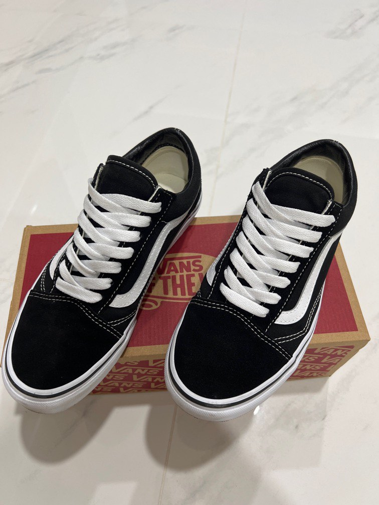 sepatu vans black white