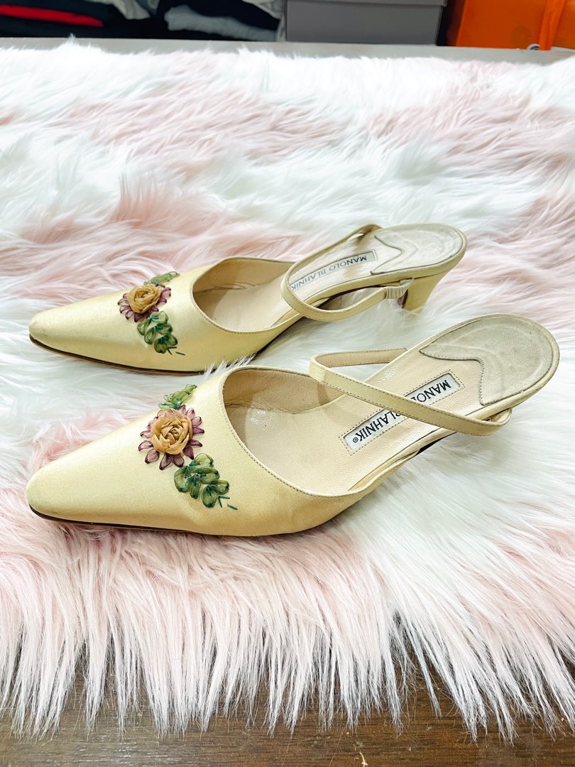 Vintage Manolo Blahnik Kitten Heels, Women's Fashion, Footwear, Heels ...