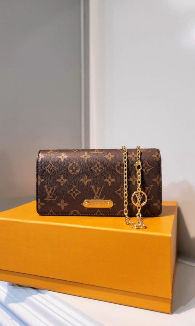 Wallet on chain lily monogram, Fesyen Wanita, Tas & Dompet di