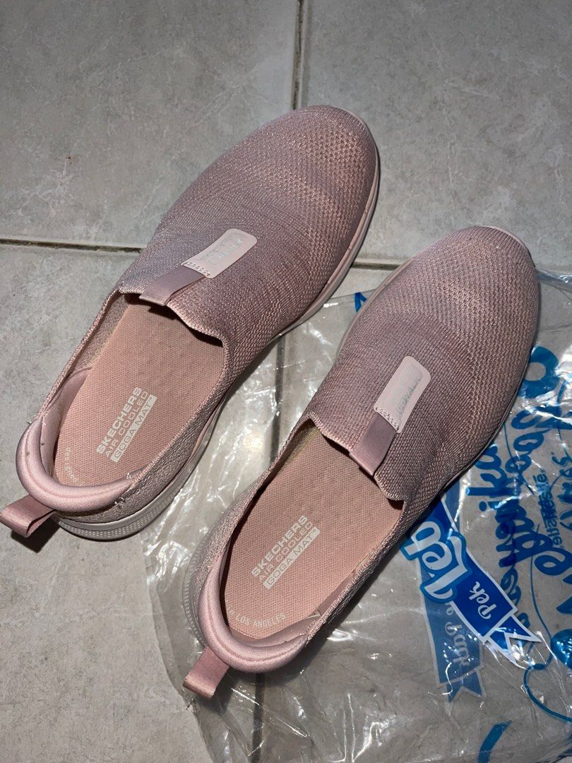 Women Skechers Air Cooled Goga Mat