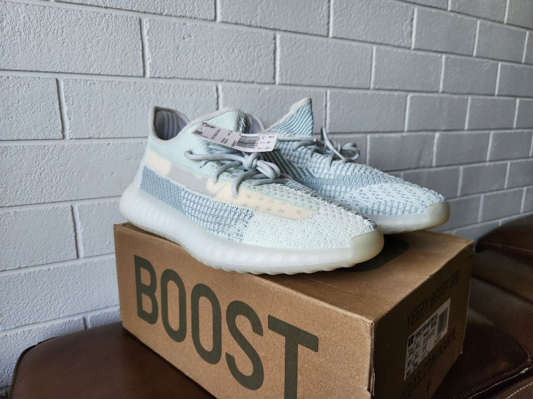 White on sale sneakers yeezy
