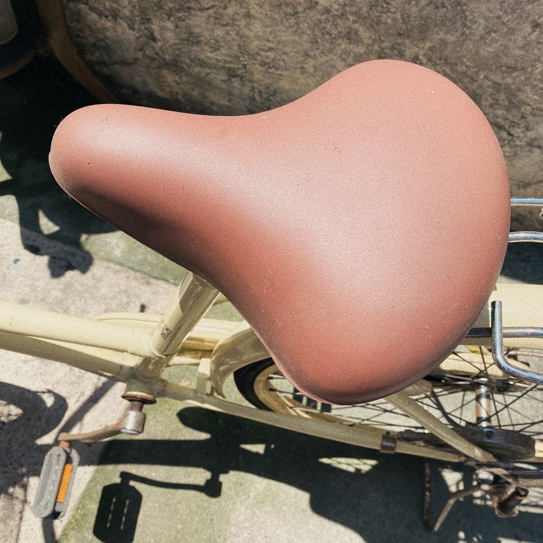 yellow bike seat